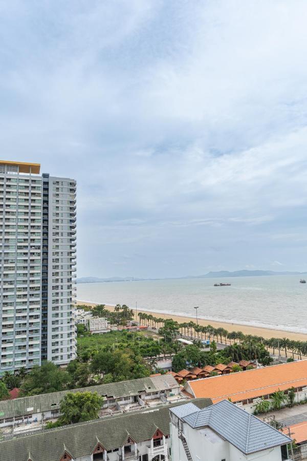Aeras Beachfront Condominium جومتين بيتش المظهر الخارجي الصورة