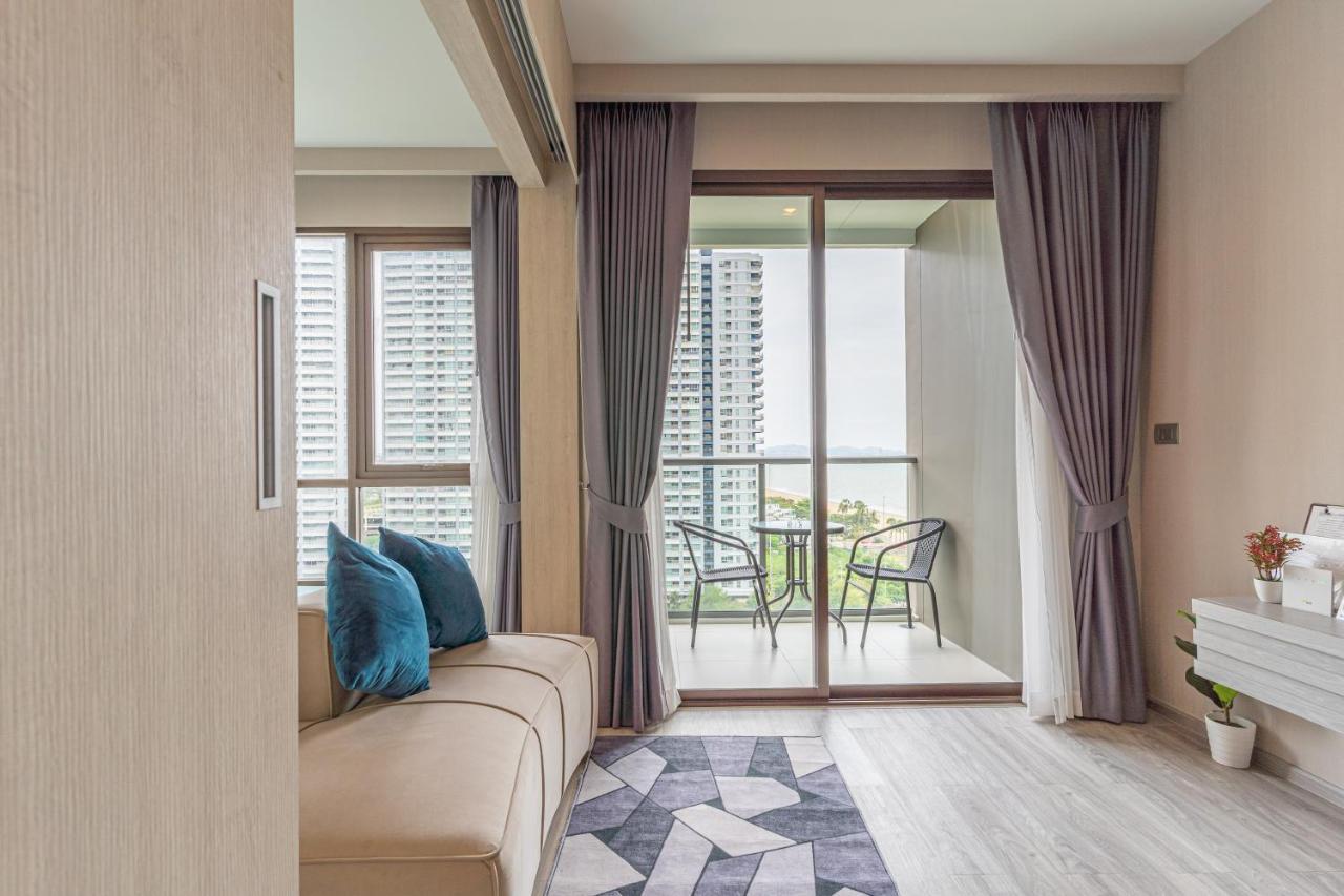 Aeras Beachfront Condominium جومتين بيتش المظهر الخارجي الصورة
