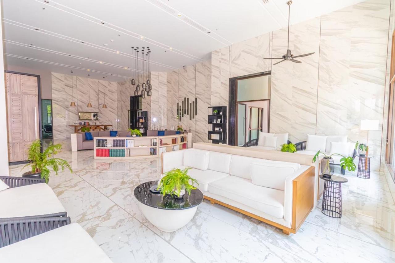 Aeras Beachfront Condominium جومتين بيتش المظهر الخارجي الصورة