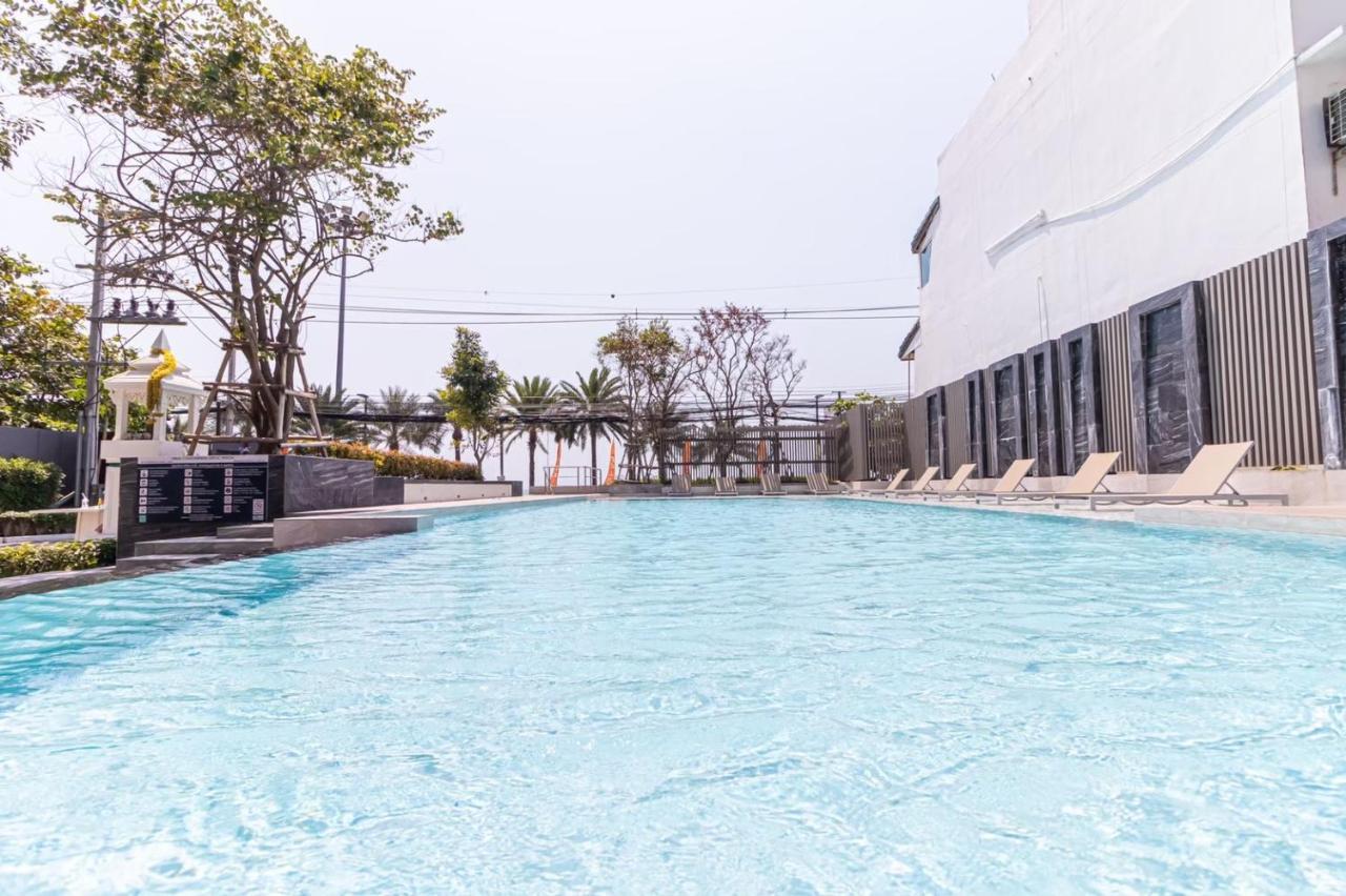 Aeras Beachfront Condominium جومتين بيتش المظهر الخارجي الصورة